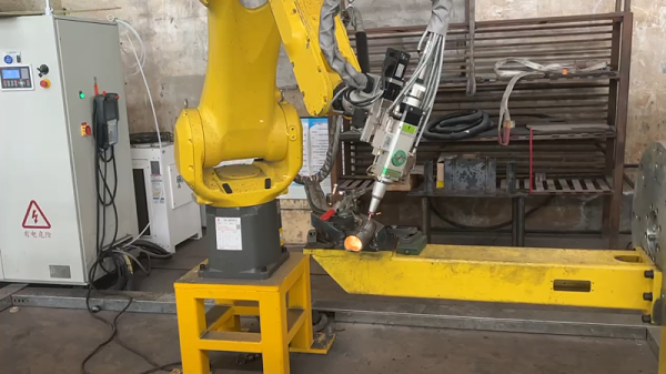 斯塔克机器人三维激光切割工作站 斯塔克机器人三维激光切割工作站