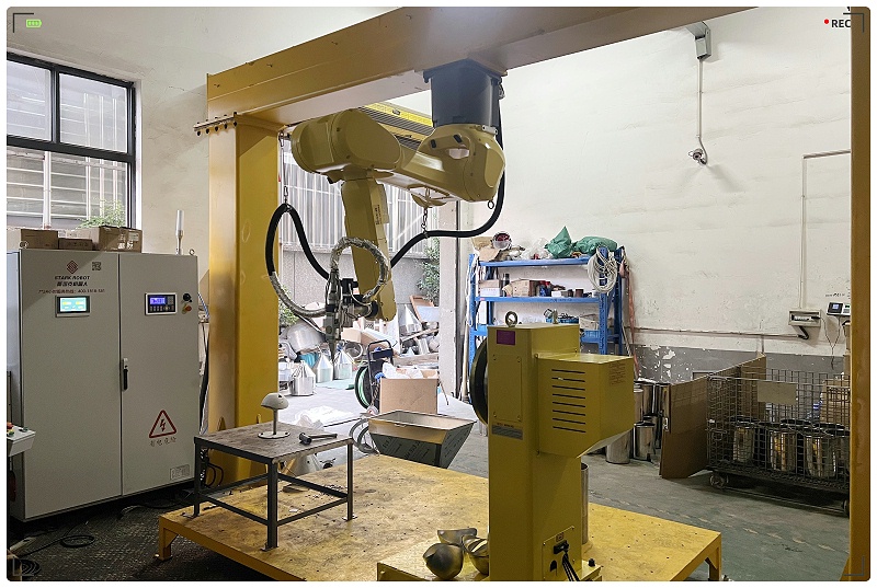 安徽斯塔克机器人三维光纤激光切割机