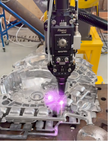 斯塔克机器人三维激光切割压铸件