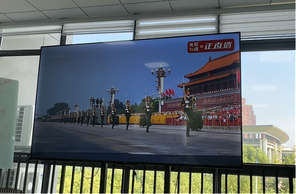 斯塔克机器人观礼九三阅兵