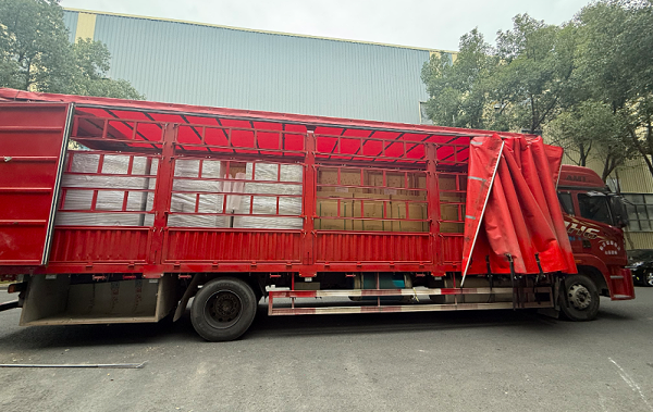 6台斯塔克机器人三维激光切割机交付徐州客户现场