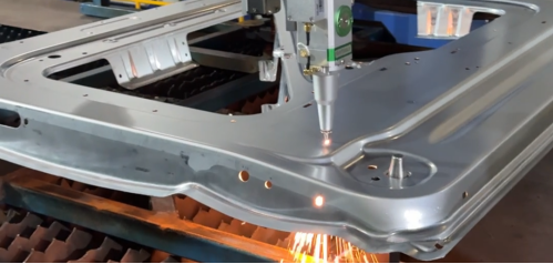 机器人三维激光切割商务汽车车门