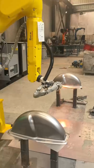 斯塔克机器人三维激光切割技术助力新国标电动车挡泥板制造