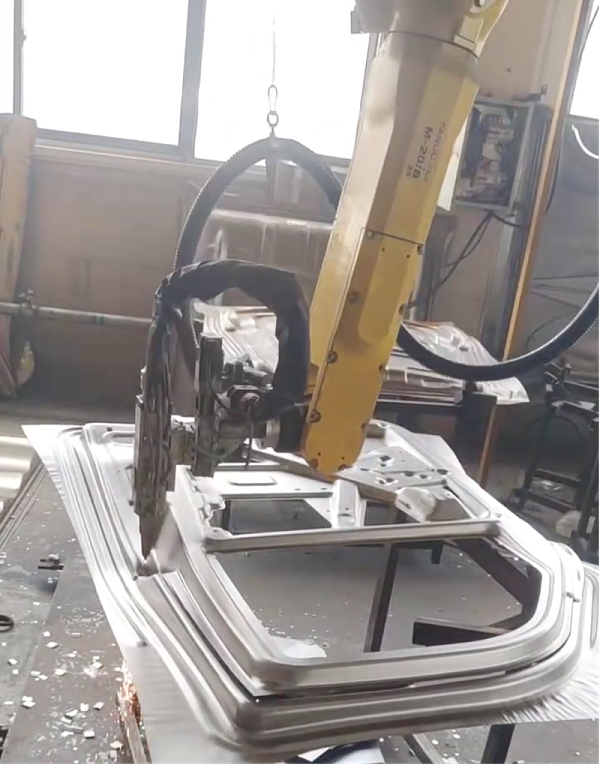 切割电动三轮车内门板