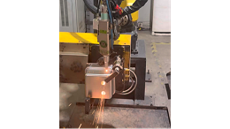 斯塔克机器人三维激光切割箱体加工应用现场