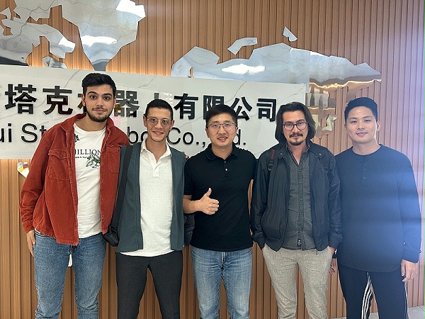 斯塔克机器人三维激光切割机实力赢得赞誉国外友人赞誉