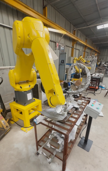 机器人三维激光切割汽车隔热罩