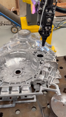 斯塔克机器人三维激光切割机：去除压铸件浇口