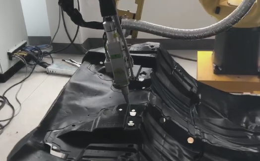 斯塔克机器人三维激光切割机切割非金属工件