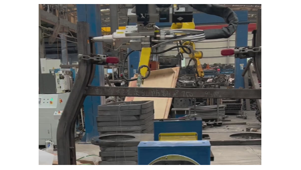 斯塔克机器人三维激光切割拖拉机防翻架