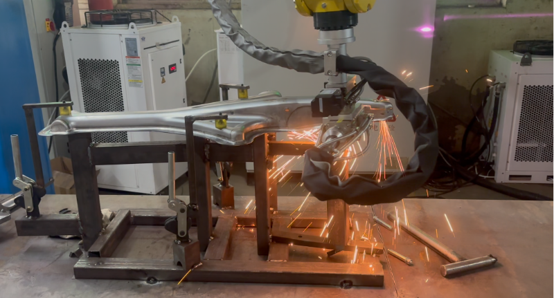 斯塔克机器人三维激光切割：为自行车车架制造提供智能制造加工方案