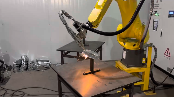 斯塔克机器人双工位三维激光切割