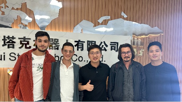 国外客户厂内验收与培训圆满成功，三维激光切割机实力赢得赞誉国外友人赞誉
