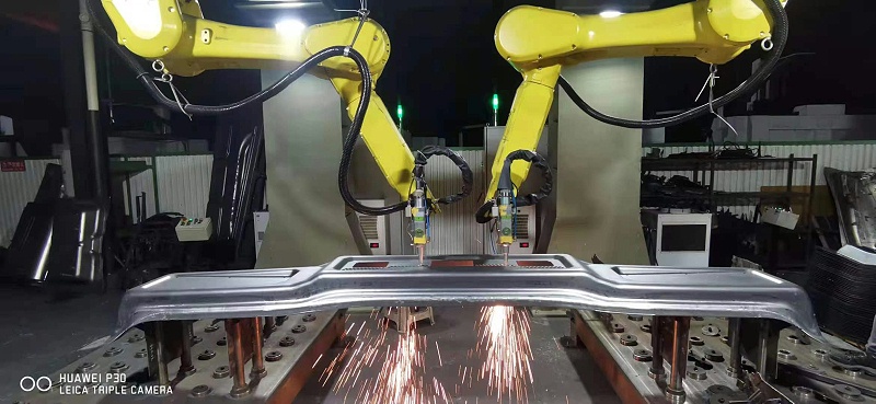 “一见钟情”的斯塔克机器人三维激光切割机